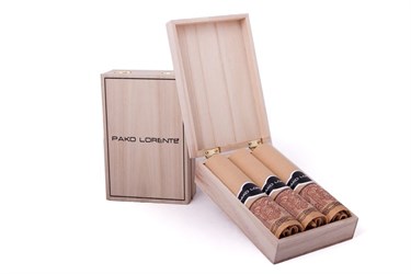 Potisk dřevěné krabičky a papírových doplňků logem významného polského producenta v oblasti módy - Pako&Lorente