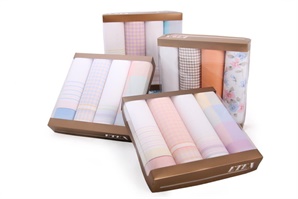 A set of ladies´ handkerchiefs of different designs in a box - 4 pcs. ( code L08 )