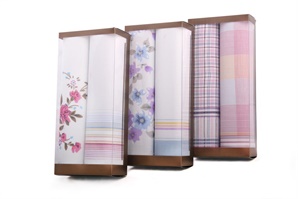 LAST PIECES IN STOCK! A set of ladies´ handkerchiefs of different designs in a box - 2 pcs ( code L 18 )