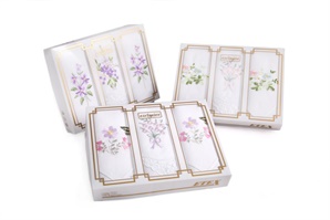 Gift set of ladies´ embroidered handkerchiefs - one with lace + two without laces in a traditional box Exclusive - 3 pcs. ( code L25 )