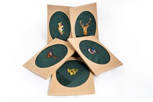 Gift box with one embroidered handkerchief - hunting motive (roe deer, deer, horn, grouse, pheasant) - 1 pc. ( code M48 ) 